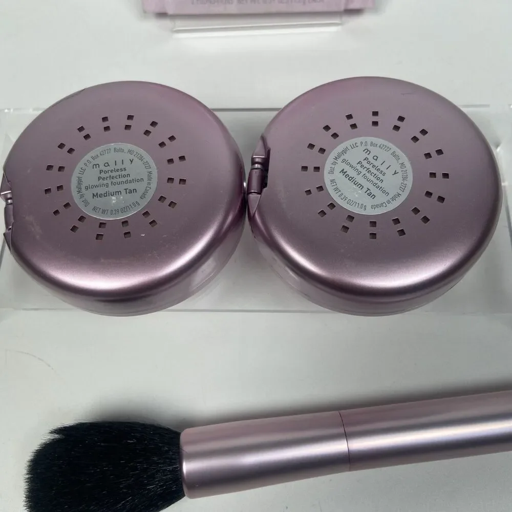 Mally Poreless Perfection Glowing Foundation Medium Tan 2 Compacts + Brush Kit